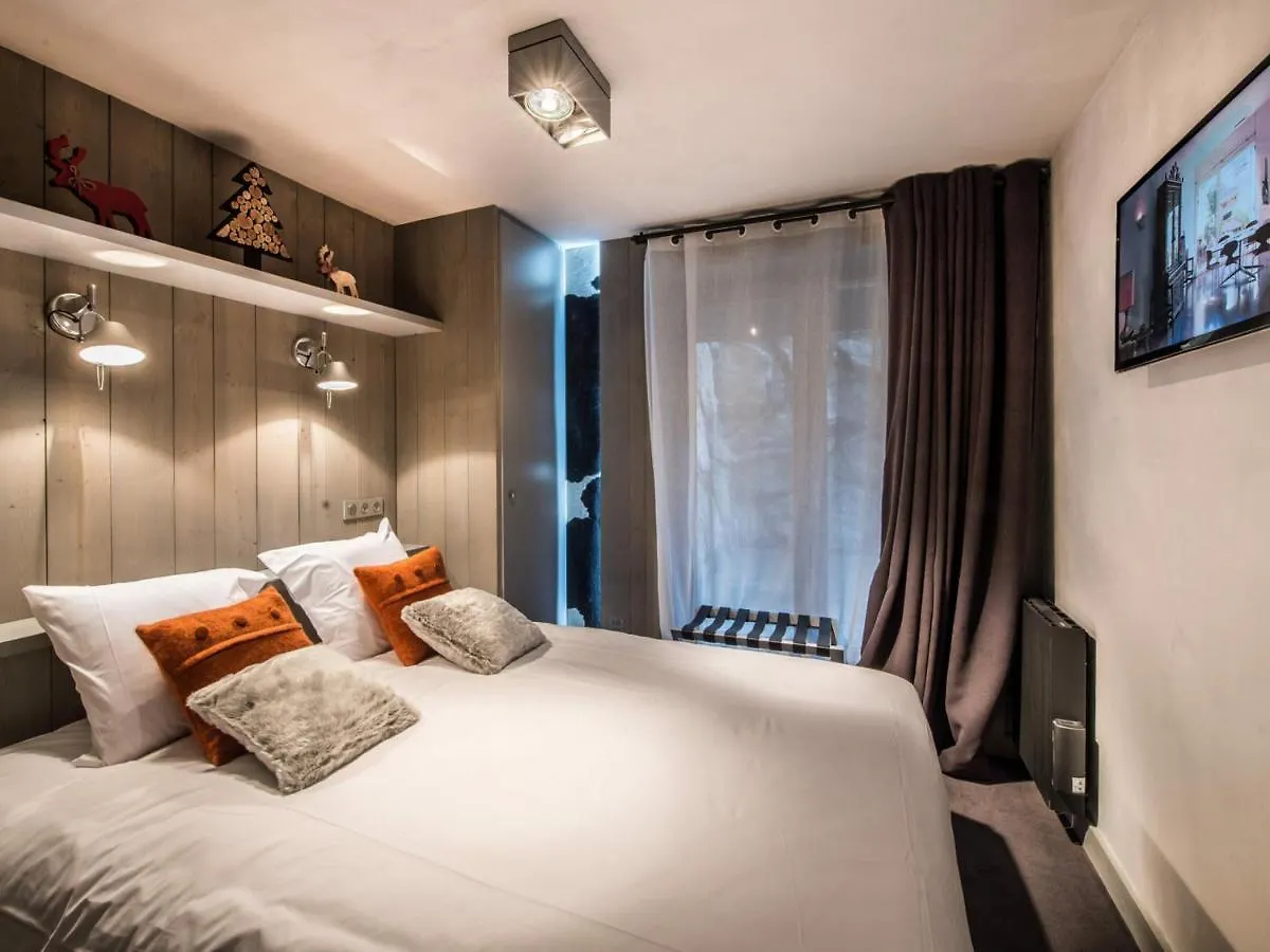 Salers : Elegant 3 Pieces Renove Avec Grand Salon Et Salle A Manger, Centre Moriond, 4/6 Personnes - Fr-1-563-8 Courchevel 0*,  France