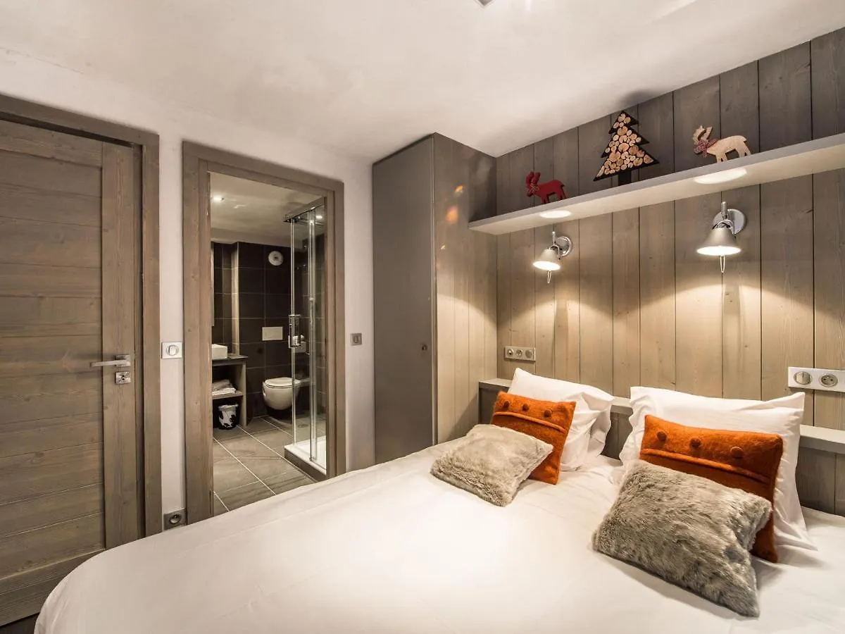 Apartment Salers : Elegant 3 Pieces Renove Avec Grand Salon Et Salle A Manger, Centre Moriond, 4/6 Personnes - Fr-1-563-8 Courchevel France