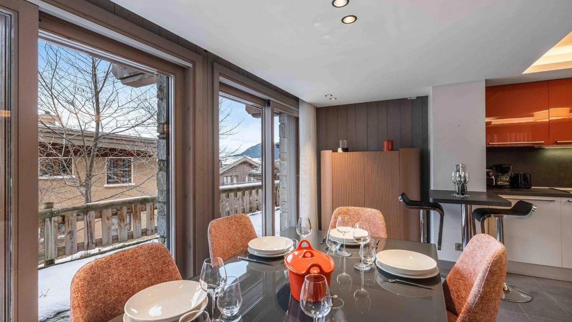 Salers : Elegant 3 Pieces Renove Avec Grand Salon Et Salle A Manger, Centre Moriond, 4/6 Personnes - Fr-1-563-8 Courchevel 0*,