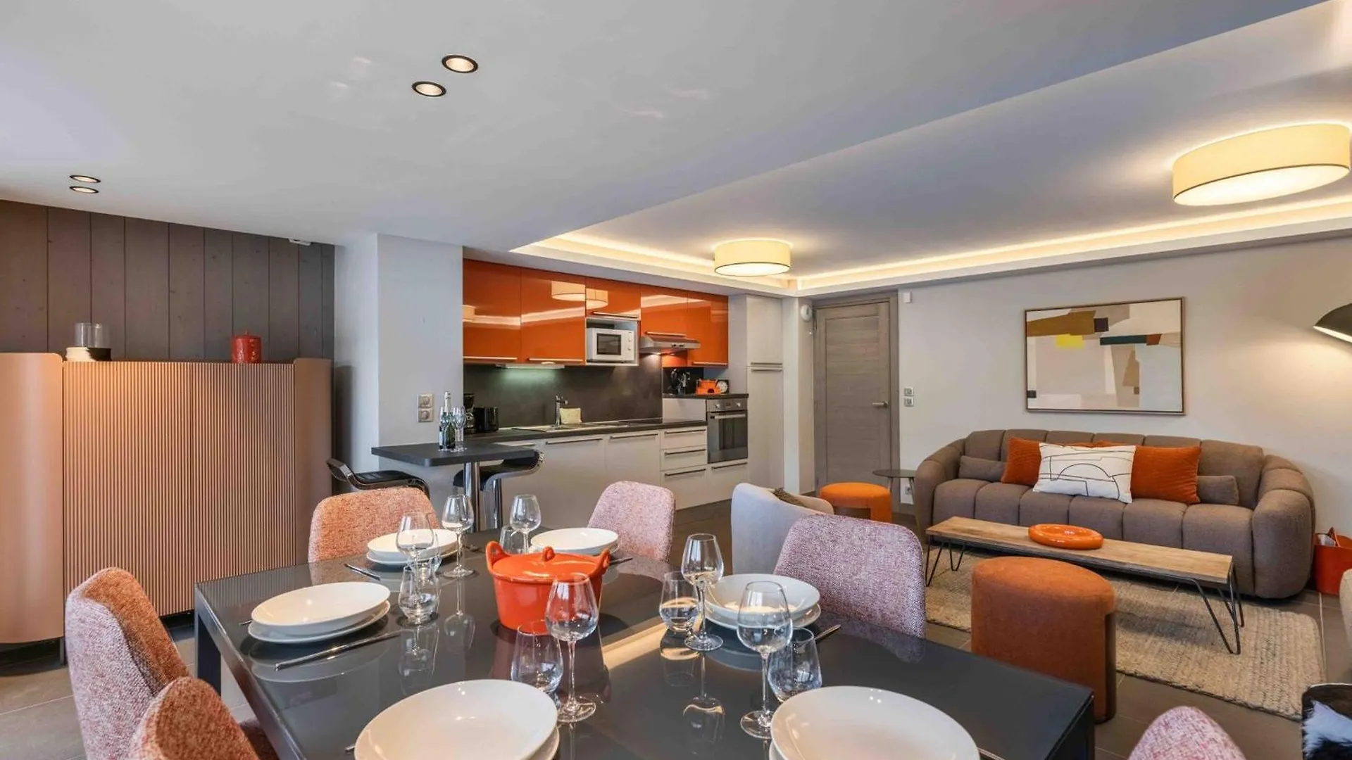Apartment Salers : Elegant 3 Pieces Renove Avec Grand Salon Et Salle A Manger, Centre Moriond, 4/6 Personnes - Fr-1-563-8 Courchevel