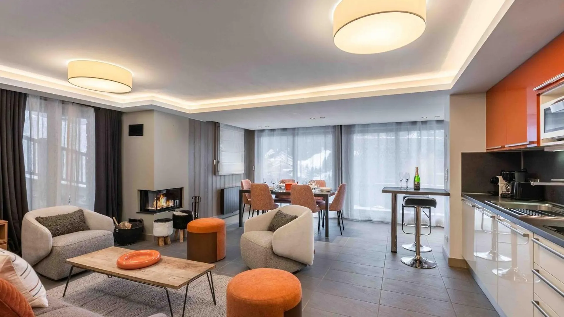 Salers : Elegant 3 Pieces Renove Avec Grand Salon Et Salle A Manger, Centre Moriond, 4/6 Personnes - Fr-1-563-8 location