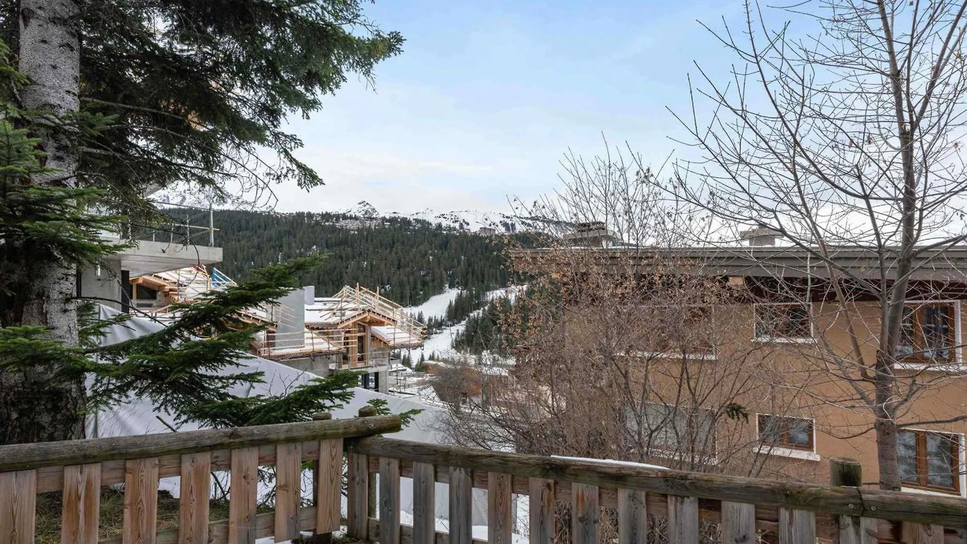 Salers : Elegant 3 Pieces Renove Avec Grand Salon Et Salle A Manger, Centre Moriond, 4/6 Personnes - Fr-1-563-8 Courchevel 0*,  France